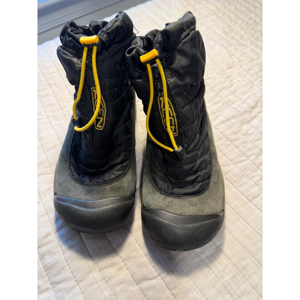 Keen Kids Waterproof Winter Snow Boots Black Gray Yellow Bungee Lace Size 4